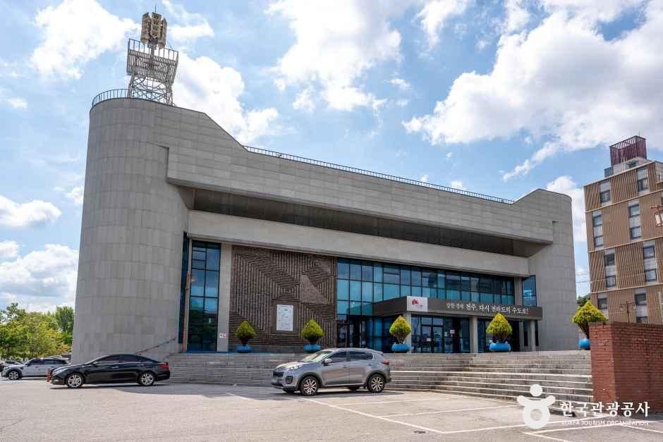 전주 덕진예술회관 여행 추천 - 메고지고