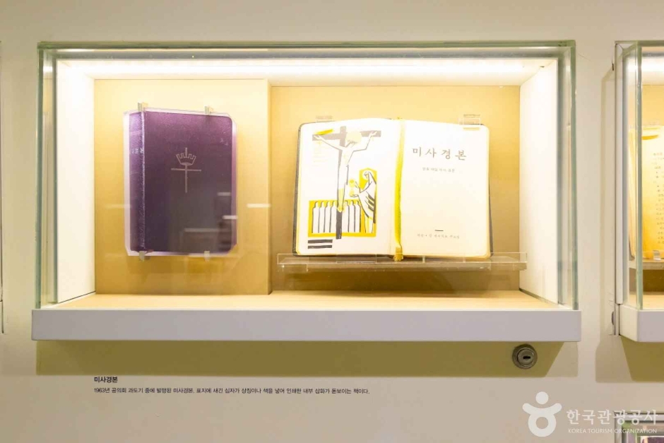 가회동성당 여행 추천 - 메고지고