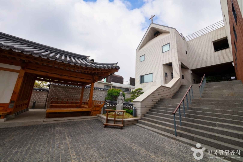 가회동성당 여행 추천 - 메고지고