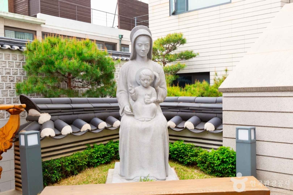 가회동성당 여행 추천 - 메고지고