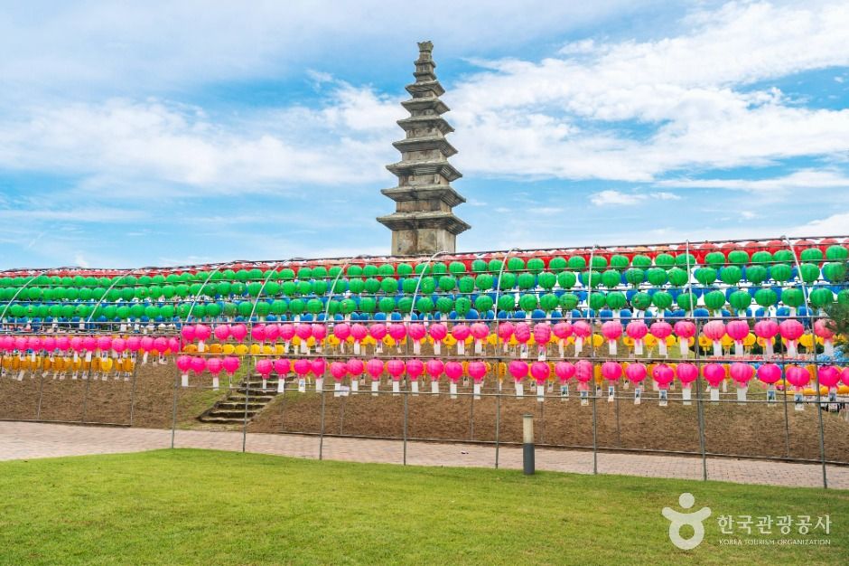 충주 탑평리 칠층석탑 여행 추천 - 메고지고
