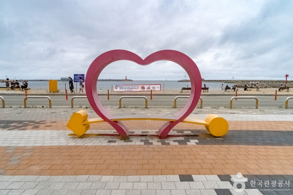 청호해수욕장(아바이마을 해변) 여행 추천 - 메고지고 청호해수욕장(아바이마을 해변) 여행 추천 - 메고지고
