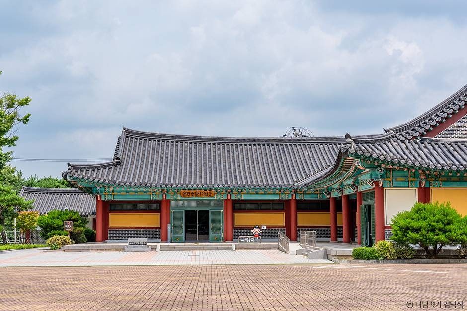 유관순열사기념관 여행 추천 - 메고지고
