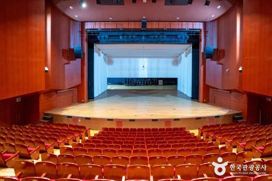 한국소리문화의전당 여행 추천 - 메고지고