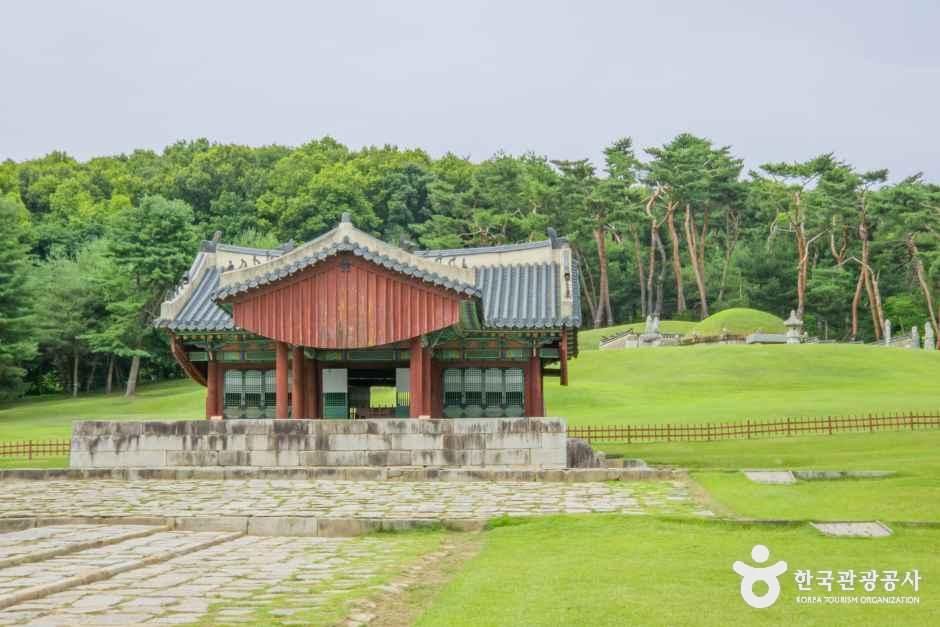 화성 융릉(장조·헌경황후)과 건릉(정조·효의황후) [유네스코 세계유산] 여행 추천 - 메고지고