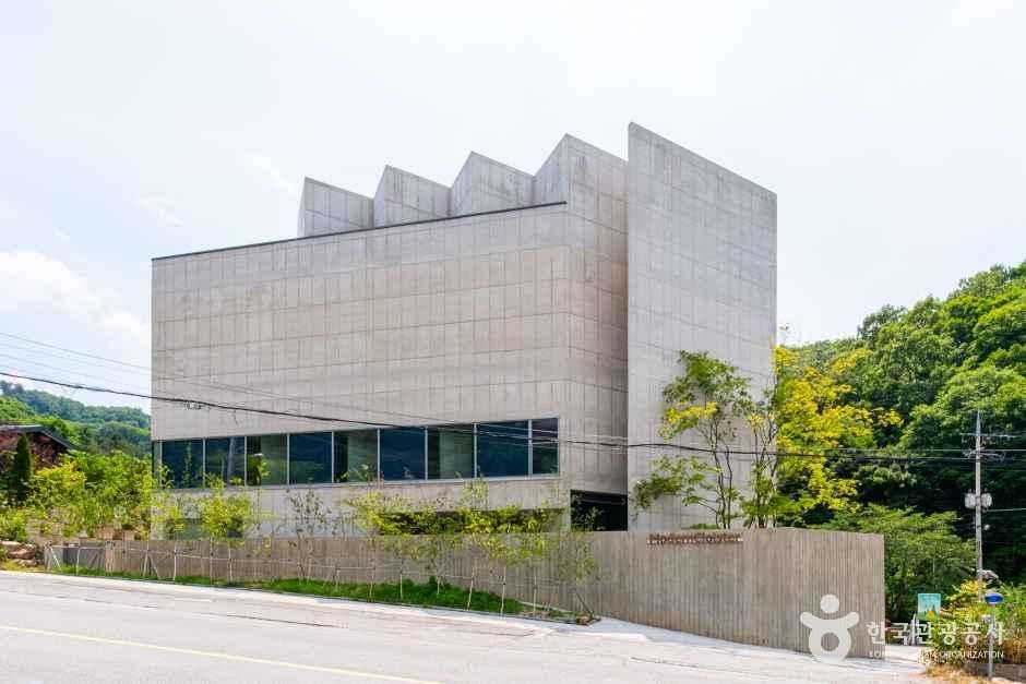 모던클로이스터 여행 추천 - 메고지고