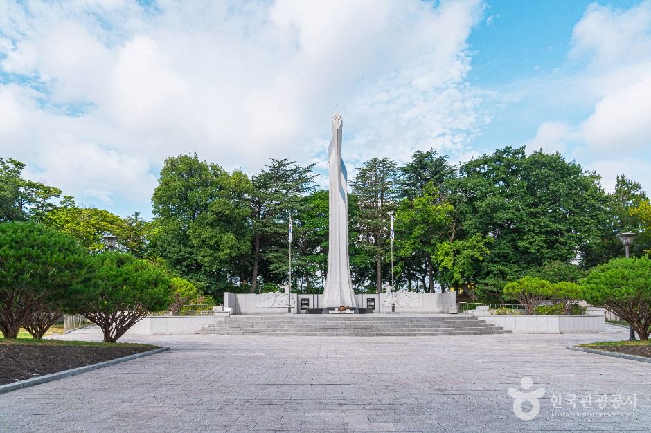 현충탑(광주) 여행 추천 - 메고지고 현충탑(광주) 여행 추천 - 메고지고