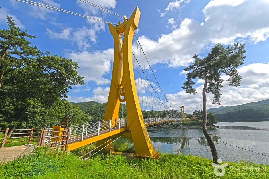 옐로우 출렁다리 여행 추천 - 메고지고 옐로우 출렁다리 여행 추천 - 메고지고