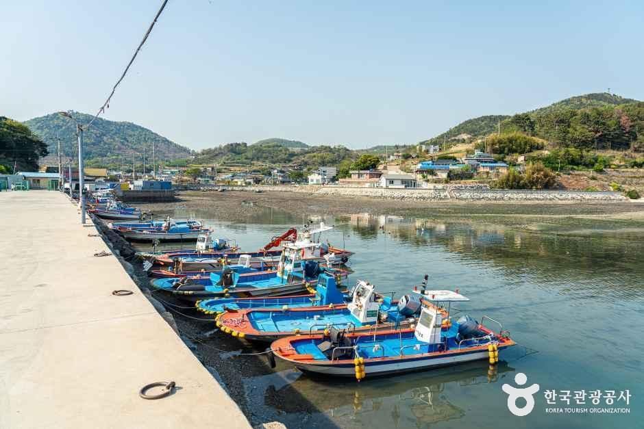 묘도선착장 여행 추천 - 메고지고