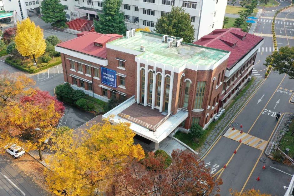 전남대학교 의학박물관 (전남대학교 의과대학 구 본관) 여행 추천 - 메고지고 전남대학교 의학박물관 (전남대학교 의과대학 구 본관) 여행 추천 - 메고지고