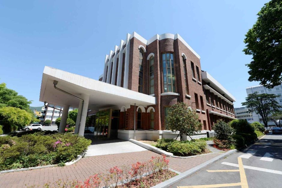 전남대학교 의학박물관 (전남대학교 의과대학 구 본관) 여행 추천 - 메고지고 전남대학교 의학박물관 (전남대학교 의과대학 구 본관) 여행 추천 - 메고지고