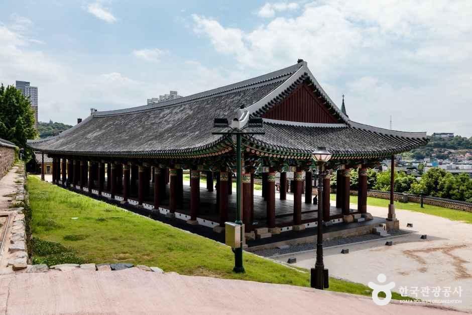 여수 진남관 여행 추천 - 메고지고