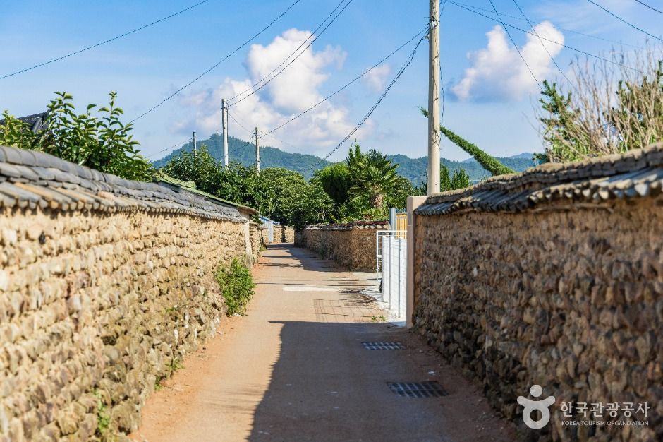 강진 병영마을 옛 담장 여행 추천 - 메고지고