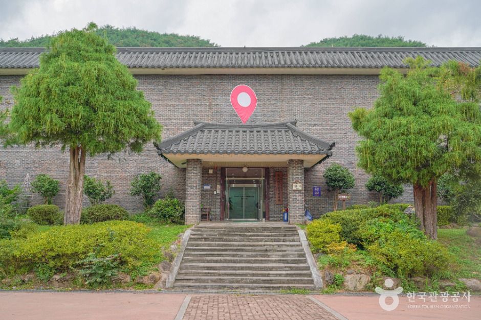 보성군립 백민미술관 여행 추천 - 메고지고