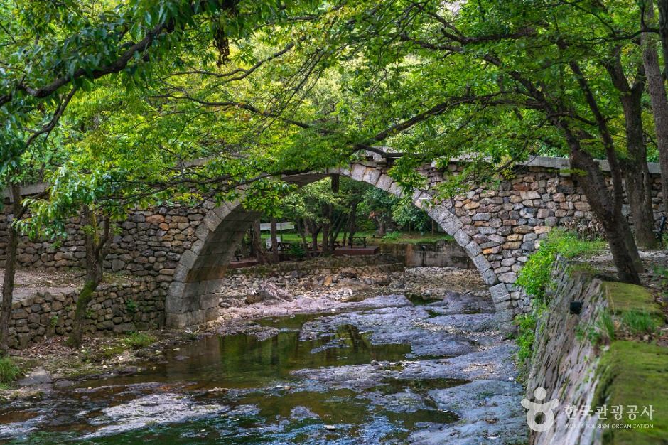 여수 흥국사 홍교 여행 추천 - 메고지고