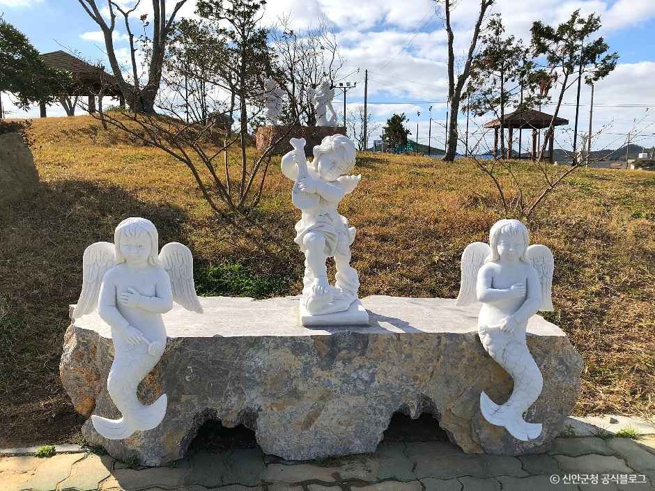 하의도 야외 조각미술관 여행 추천 - 메고지고
