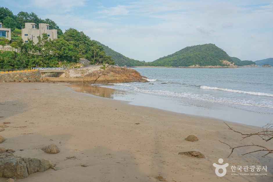 남성리해수욕장 여행 추천 - 메고지고 남성리해수욕장 여행 추천 - 메고지고