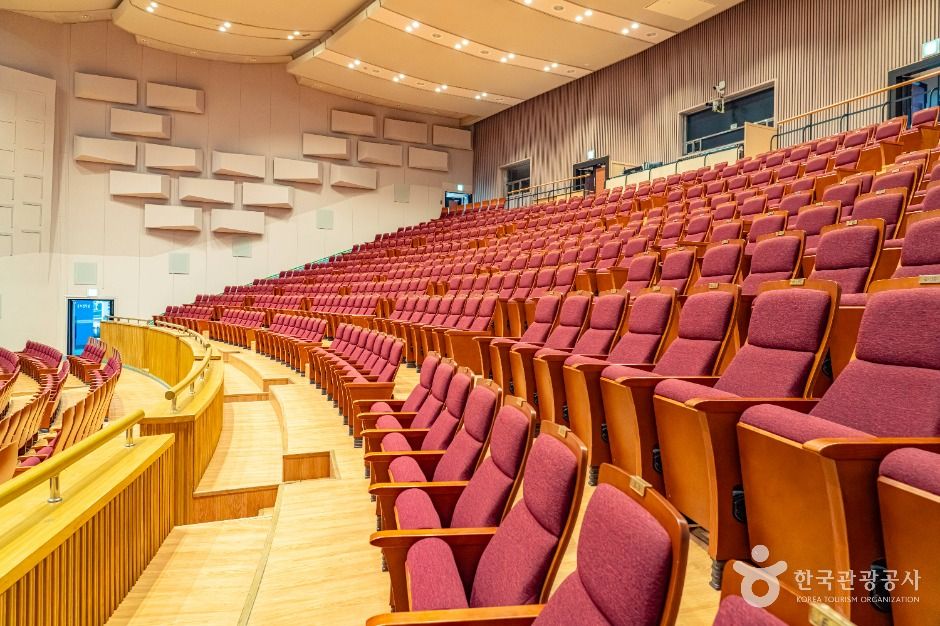 포스코광양백운아트홀 여행 추천 - 메고지고