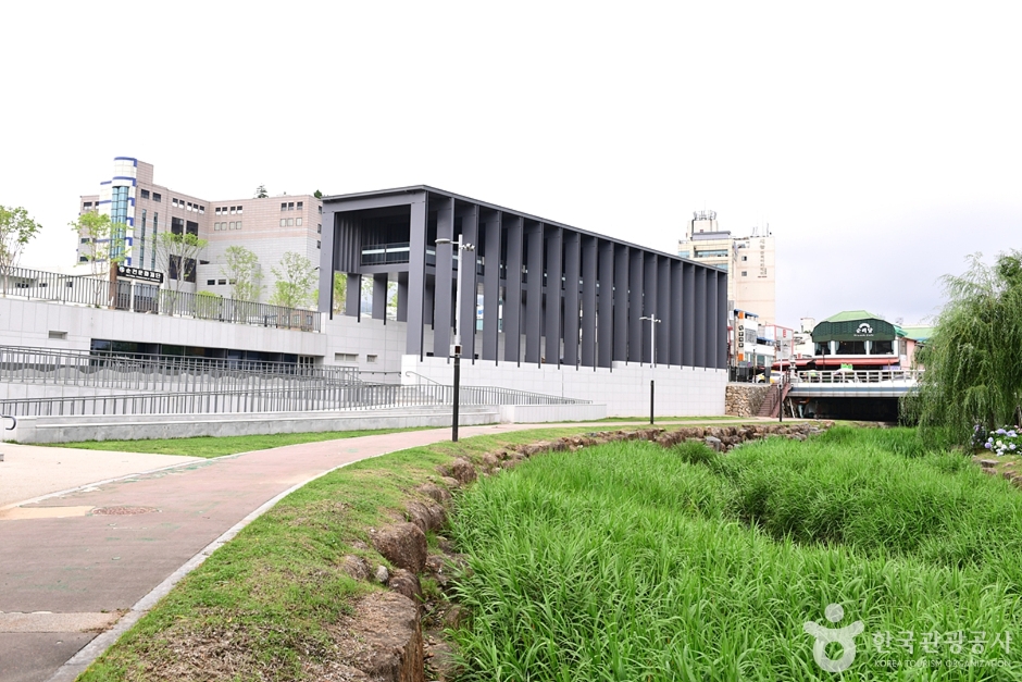 남문터광장 여행 추천 - 메고지고 남문터광장 여행 추천 - 메고지고