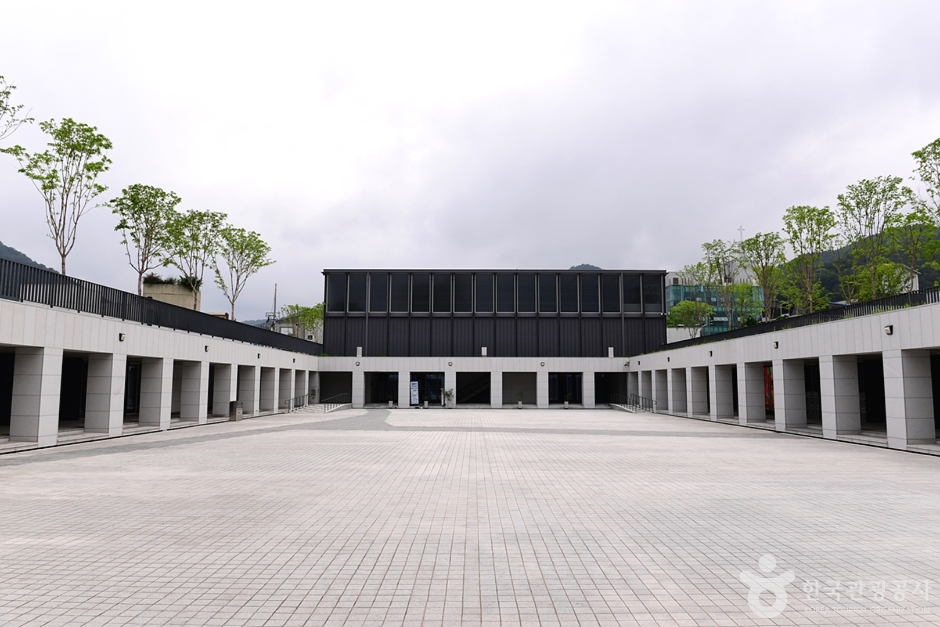 남문터광장 여행 추천 - 메고지고 남문터광장 여행 추천 - 메고지고