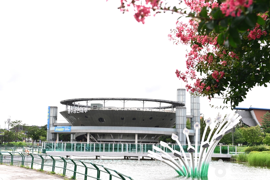 광주공연마루 여행 추천 - 메고지고