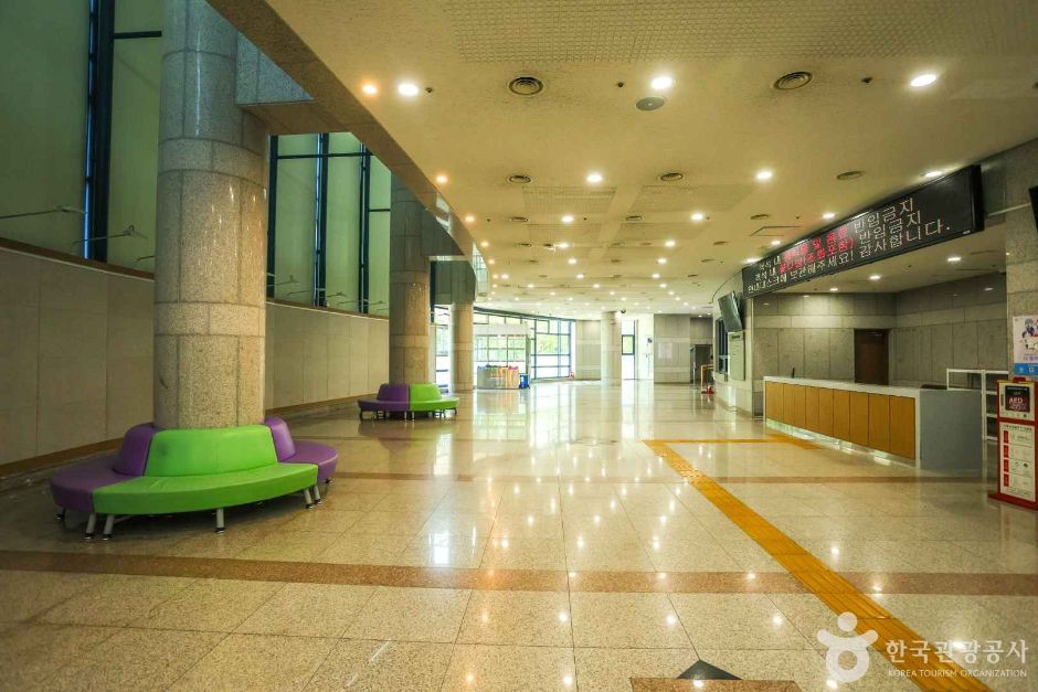 광주학생교육문화회관 여행 추천 - 메고지고