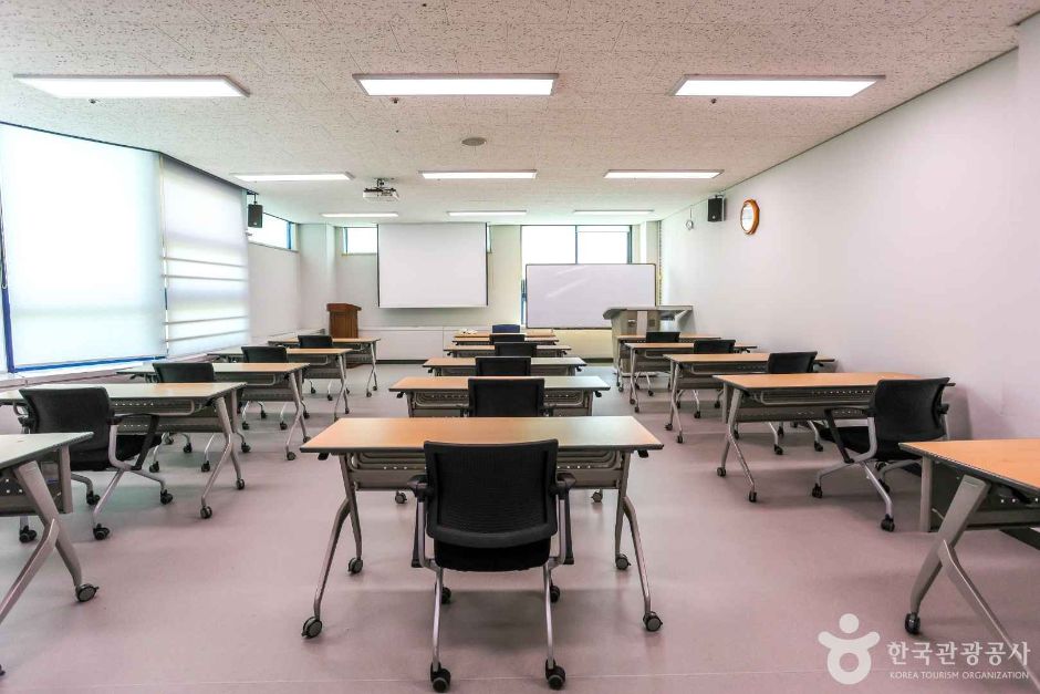 광주학생교육문화회관 여행 추천 - 메고지고