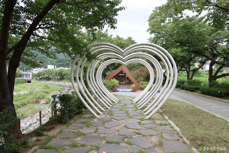 수안보온천 족욕길 여행 추천 - 메고지고 수안보온천 족욕길 여행 추천 - 메고지고