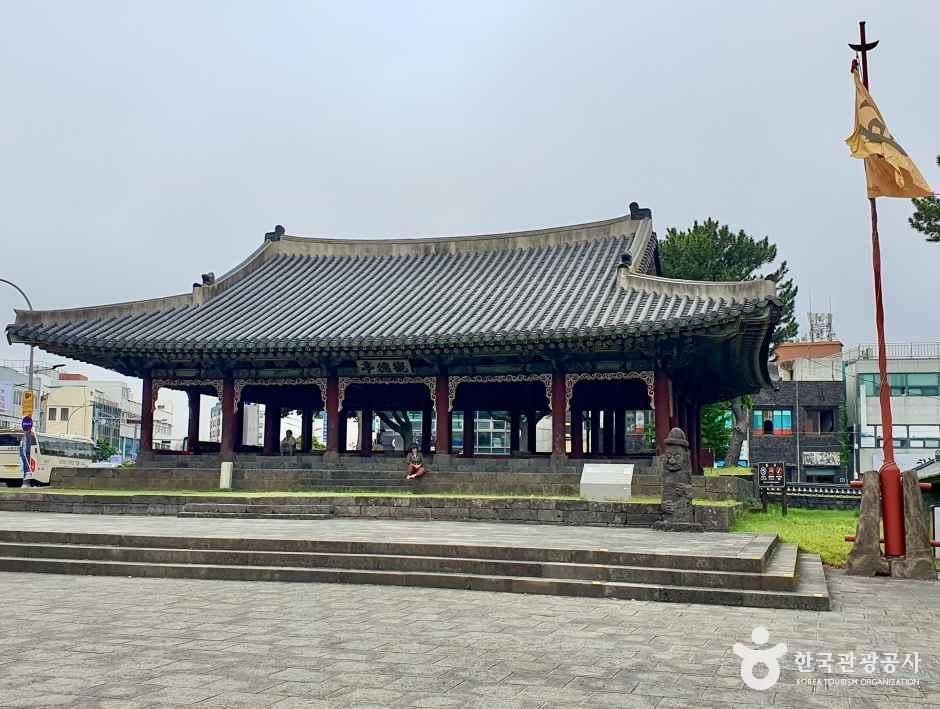 관덕정(제주) 여행 추천 - 메고지고 관덕정(제주) 여행 추천 - 메고지고
