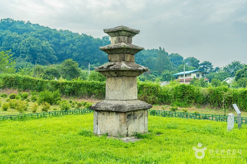 안성죽산리삼층석탑 여행 추천 - 메고지고