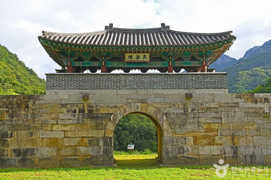 제천 덕주산성 여행 추천 - 메고지고
