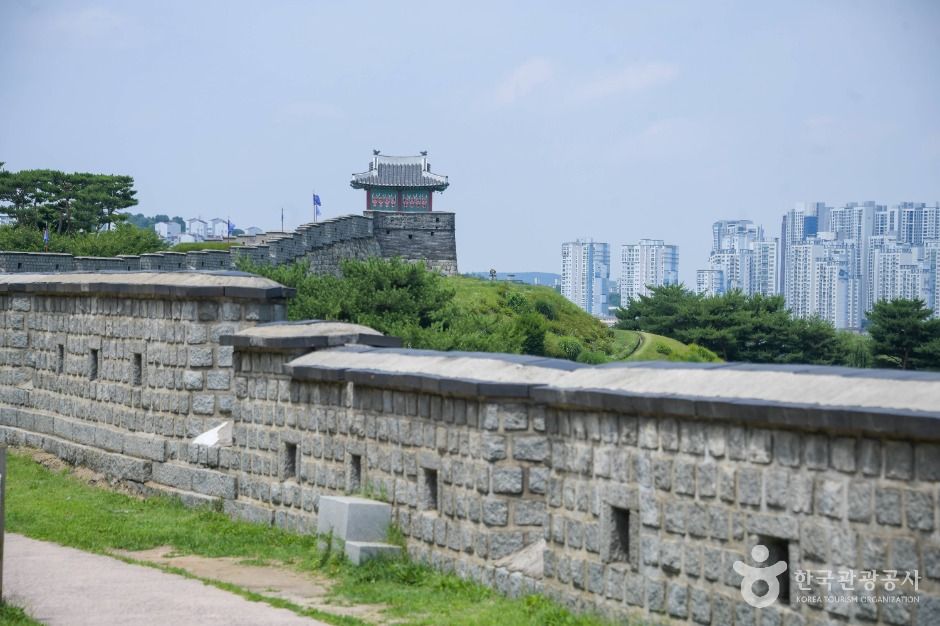 수원화성 성곽길 여행 추천 - 메고지고 수원화성 성곽길 여행 추천 - 메고지고