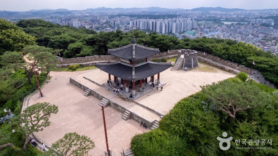 수원화성 성곽길 여행 추천 - 메고지고 수원화성 성곽길 여행 추천 - 메고지고