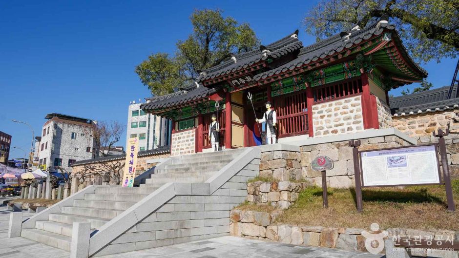 밀양관아 (밀양관아지) 여행 추천 - 메고지고