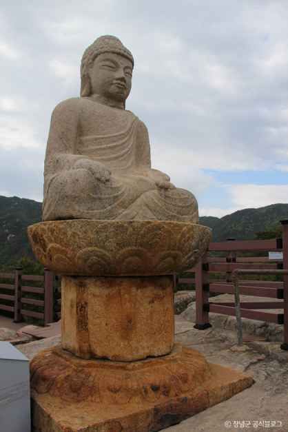 창녕 관룡사 용선대 석조여래좌상 여행 추천 - 메고지고