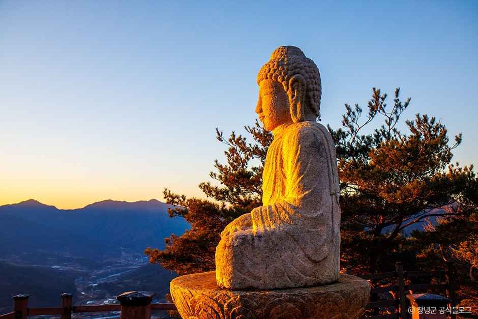 창녕 관룡사 용선대 석조여래좌상 여행 추천 - 메고지고