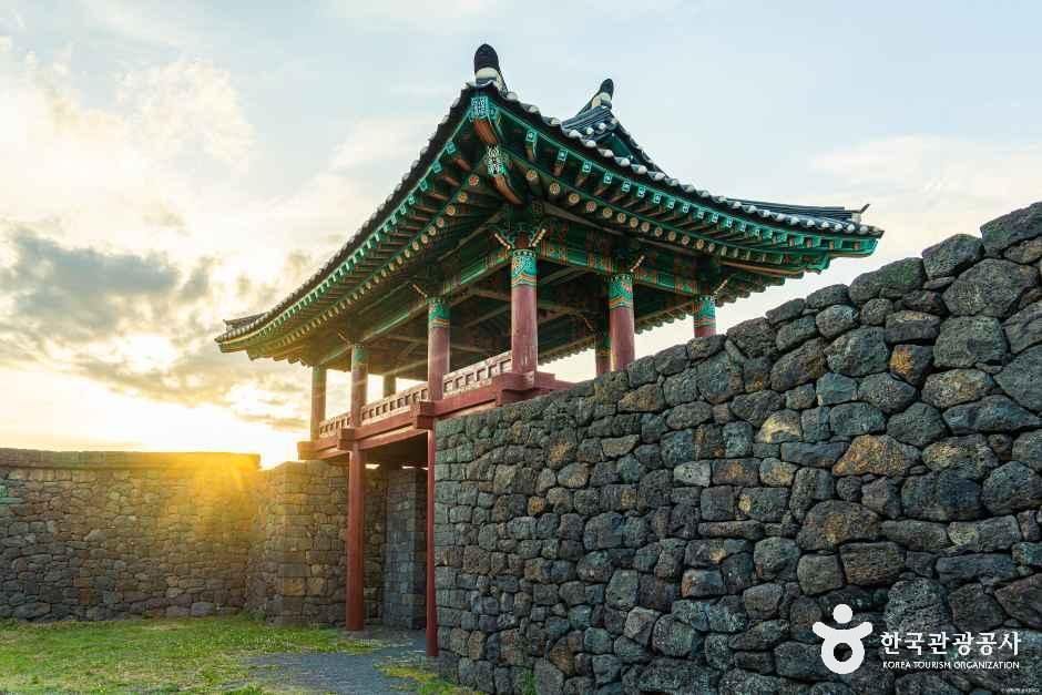 명월성지 여행 추천 - 메고지고 명월성지 여행 추천 - 메고지고