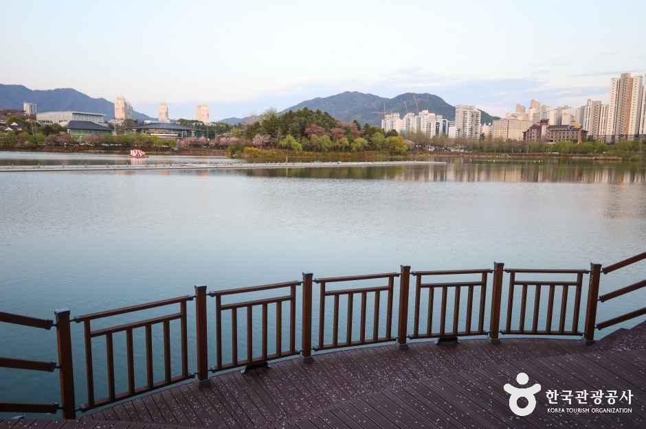 호암지 여행 추천 - 메고지고