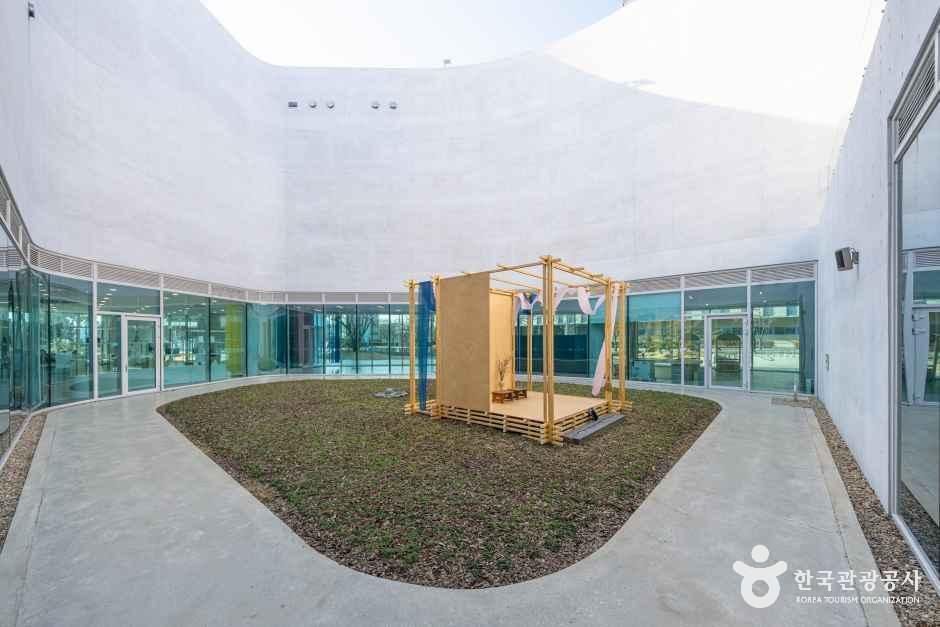 진주실크박물관 여행 추천 - 메고지고