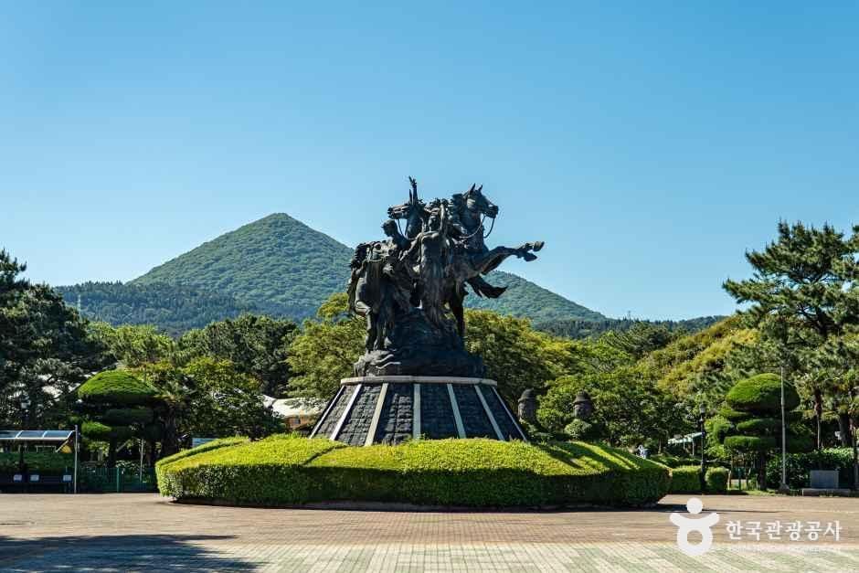 말 테마파크 골프장 (렛츠런파크 제주) 여행 추천 - 메고지고