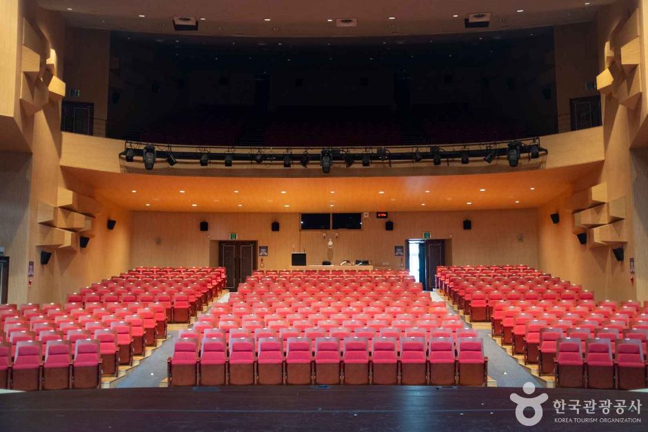 예천문화회관 여행 추천 - 메고지고