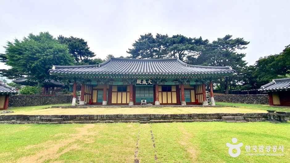 제주향교 여행 추천 - 메고지고 제주향교 여행 추천 - 메고지고