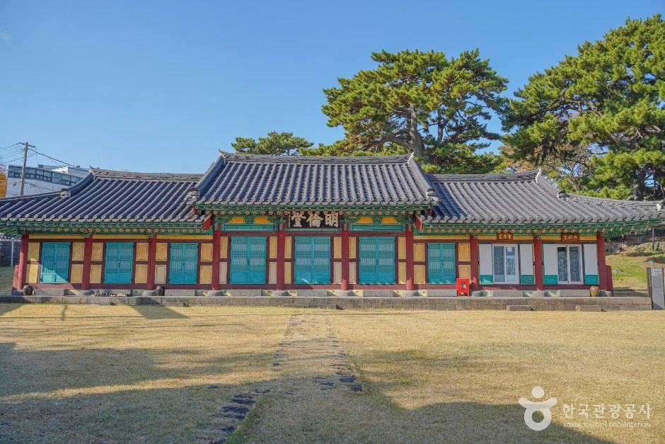 제주향교 여행 추천 - 메고지고 제주향교 여행 추천 - 메고지고