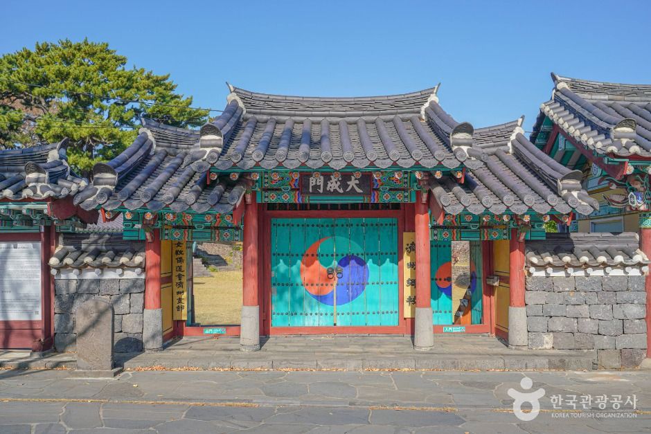 제주향교 여행 추천 - 메고지고 제주향교 여행 추천 - 메고지고