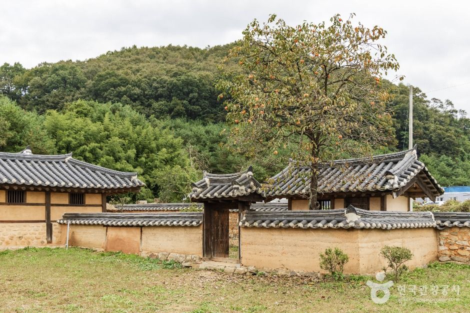 괴산 홍범식 고가(벽초 홍명희 생가) 여행 추천 - 메고지고