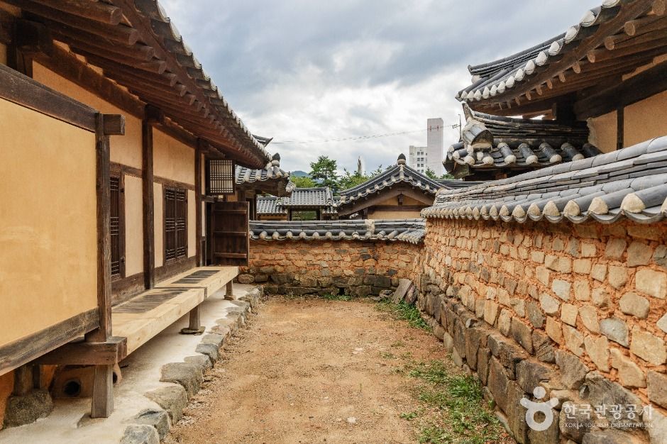 괴산 홍범식 고가(벽초 홍명희 생가) 여행 추천 - 메고지고