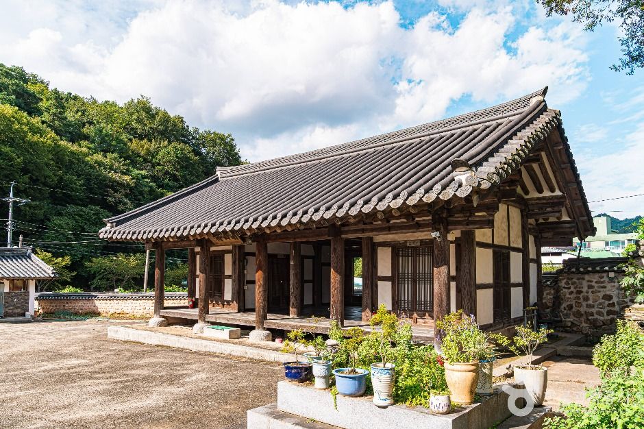 충경사(전주) 여행 추천 - 메고지고