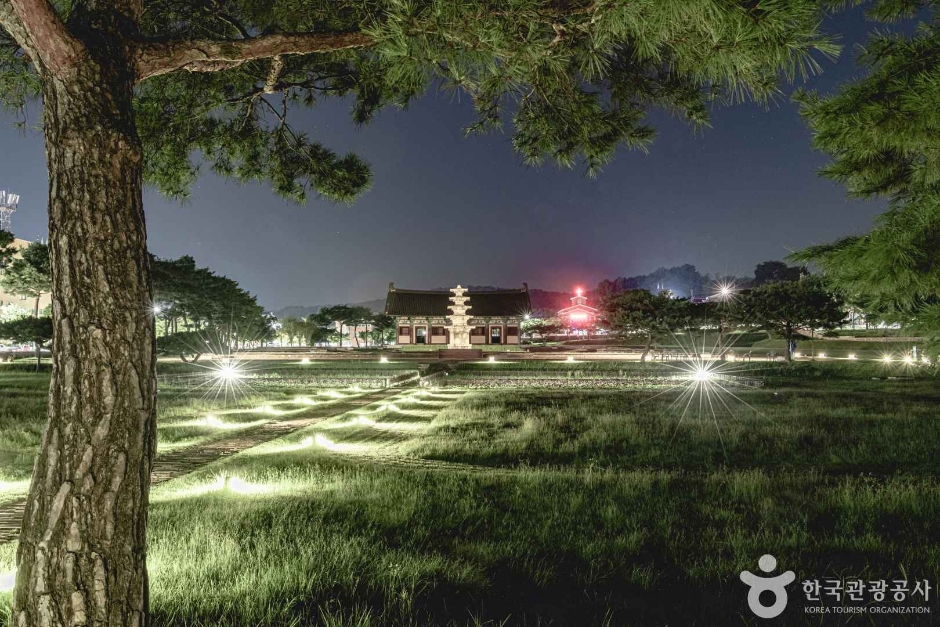 부여 정림사지 오층석탑 [유네스코 세계유산] 여행 추천 - 메고지고
