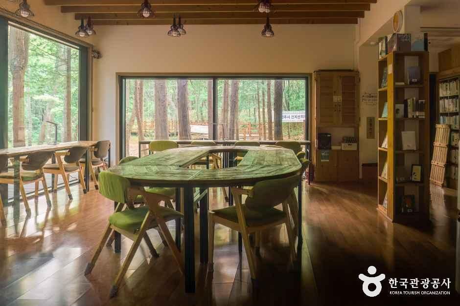 건지산숲속작은도서관 여행 추천 - 메고지고 건지산숲속작은도서관 여행 추천 - 메고지고