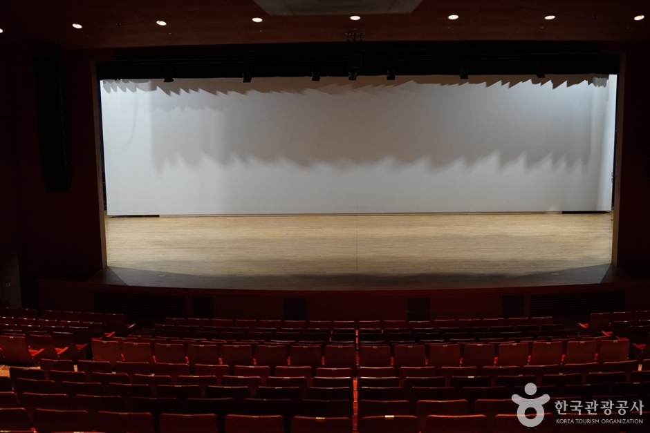 용산아트홀 여행 추천 - 메고지고 용산아트홀 여행 추천 - 메고지고